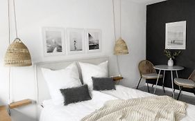 Zentrales strandnahes Design-Apartment mit Balkon und Parkplatz